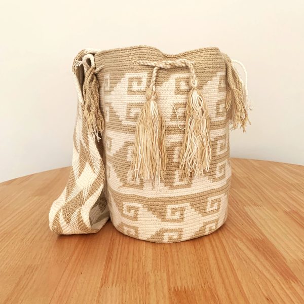 Bolso wayuu beige, motivos étnicos