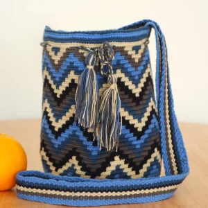 Bolso mediano wayuu azules, grises, beige